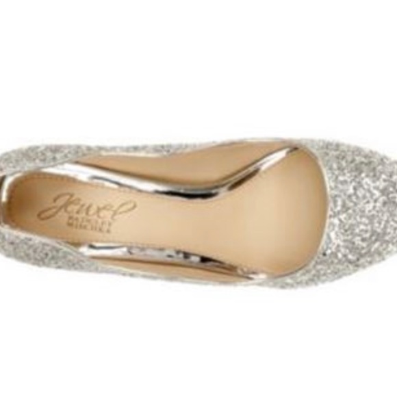 Jewel Badgley Mischka® Riley II Pumps (Women’s US 6M, Silver/Glitter) - Picture 4 of 6